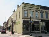 513 Broadway St - Photo 1