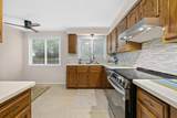 950 Woodridge Ct - Photo 5