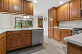 W240N2365 Parkway Meadow Cir - Photo 12