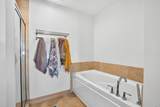 545 Wells St - Photo 16