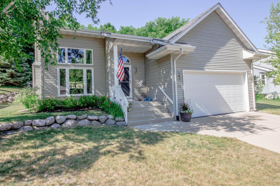 202 Cambridge Ave - Photo 1