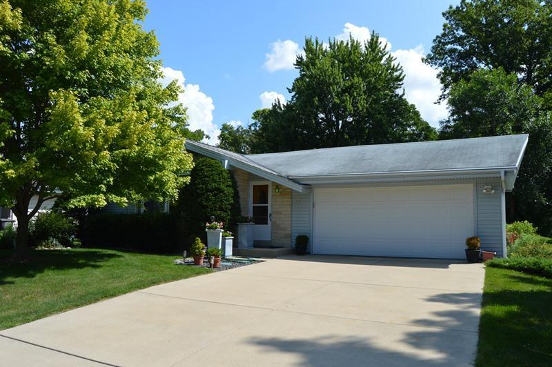 5944 37th St - Photo 1