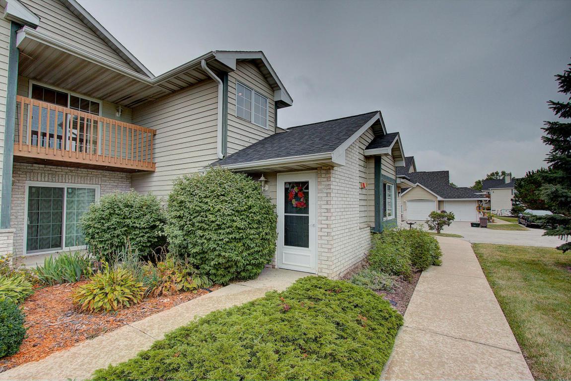 W240N2550 Parkway Meadow Cir - Photo 1