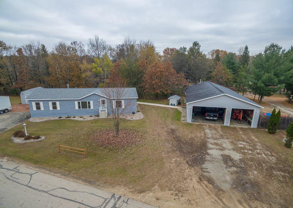 E2585 Southwood Dr - Photo 1