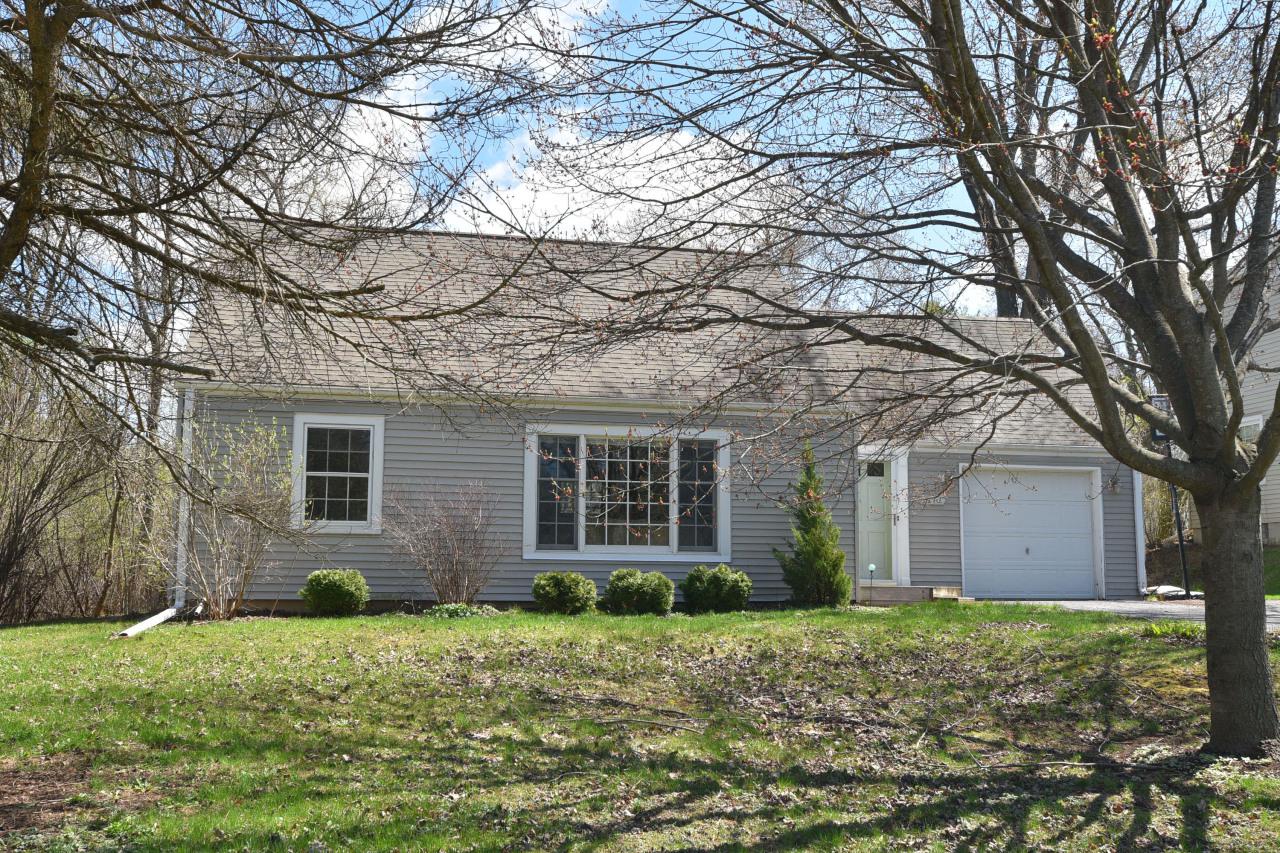 1140 Apple Tree Ln - Photo 1