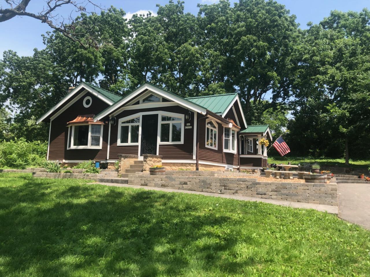 N46W29096 Capitol Dr - Photo 1