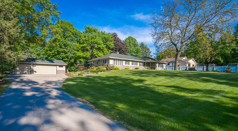 4876 Rolling Hills Rd - Photo 1