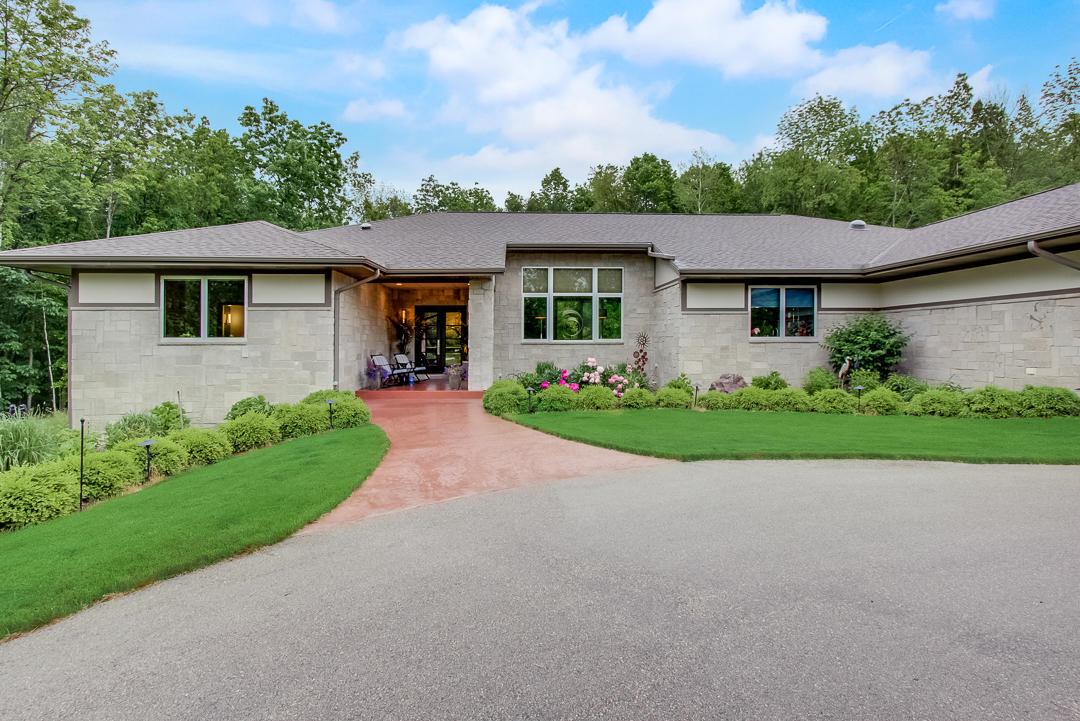 6048 Eagle Ridge Dr - Photo 1