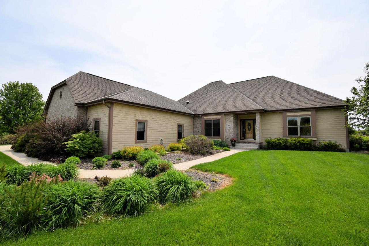 W315S3143 Harvest View Dr - Photo 1