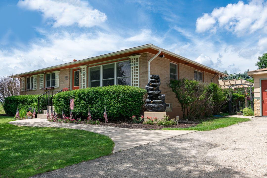 6944 78th Pl - Photo 1