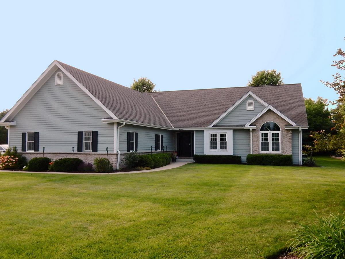 N67W29080 Old Oak Ln - Photo 1