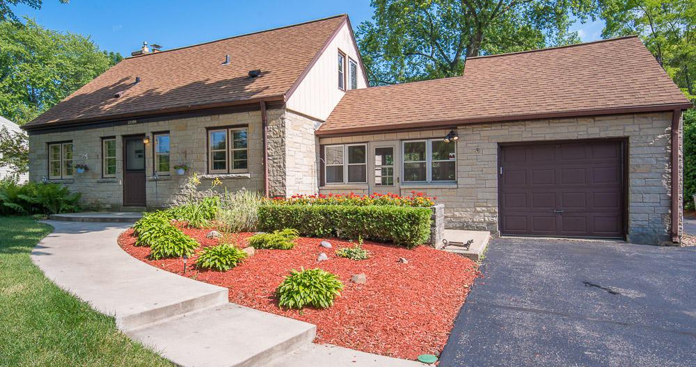 12109 Underwood Pkwy - Photo 1