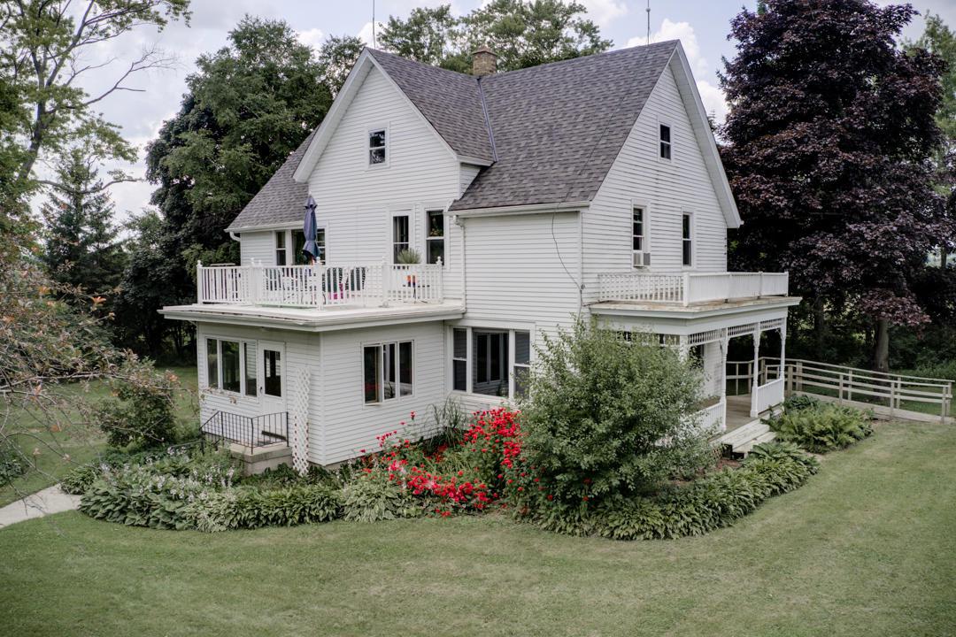 1055 Arrowhead Rd - Photo 1
