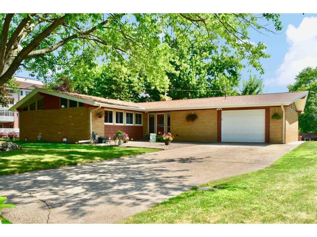 358 Collegeview Dr - Photo 1