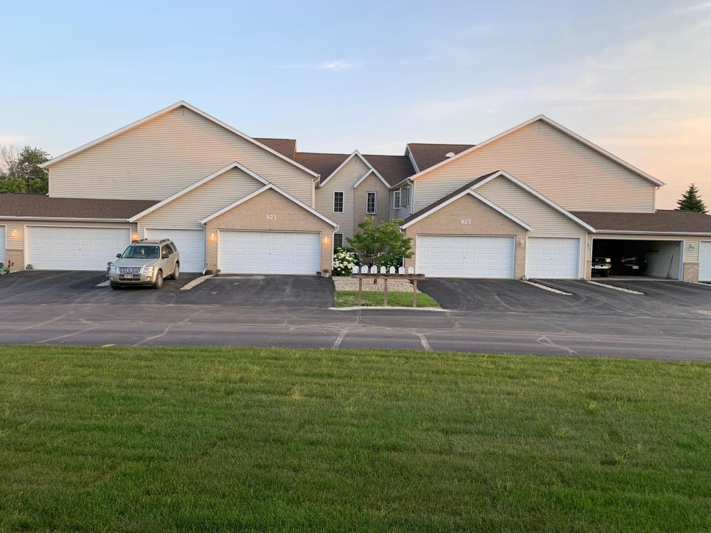 921 Prestwick - Photo 1
