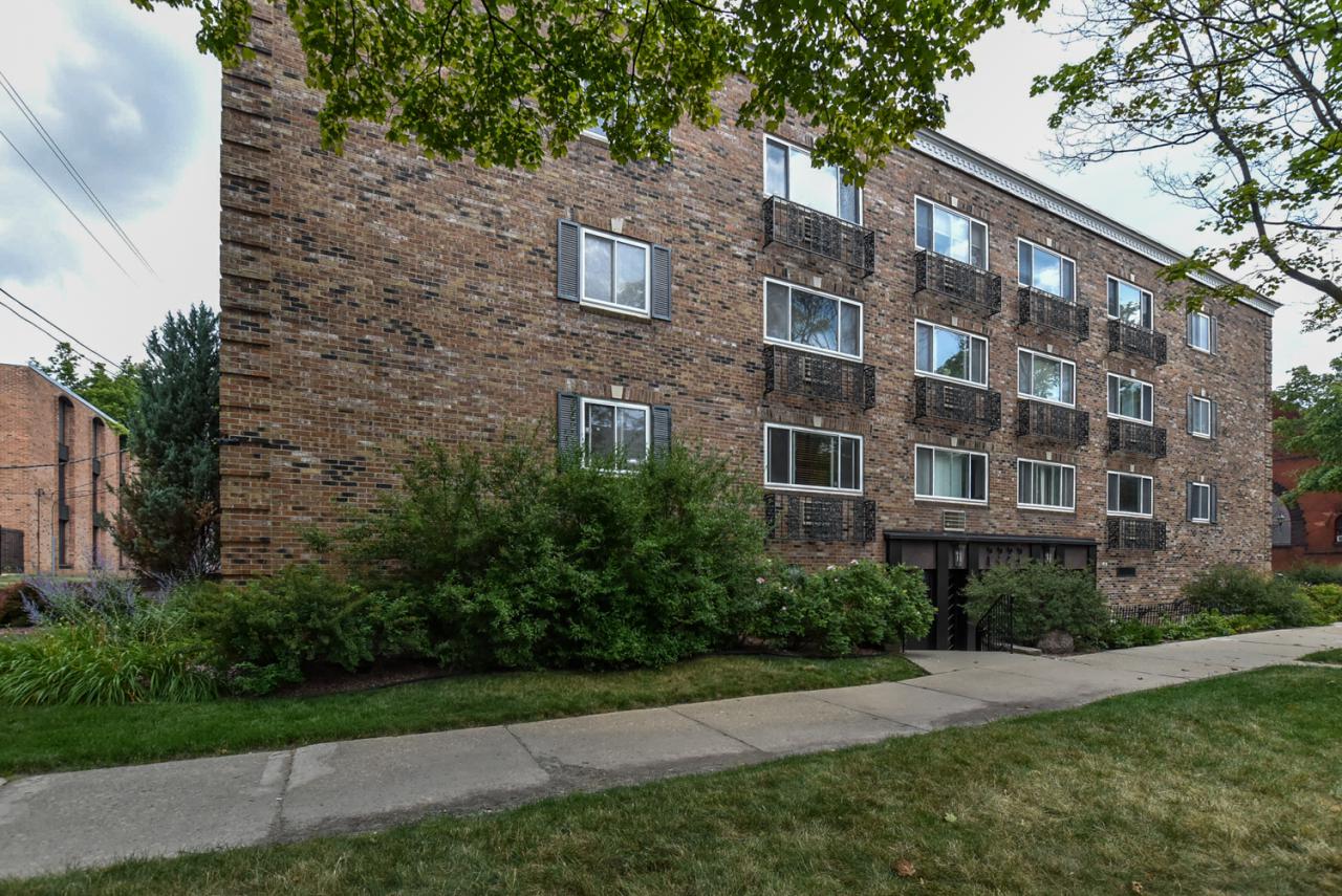 2222 Belleview Pl - Photo 1