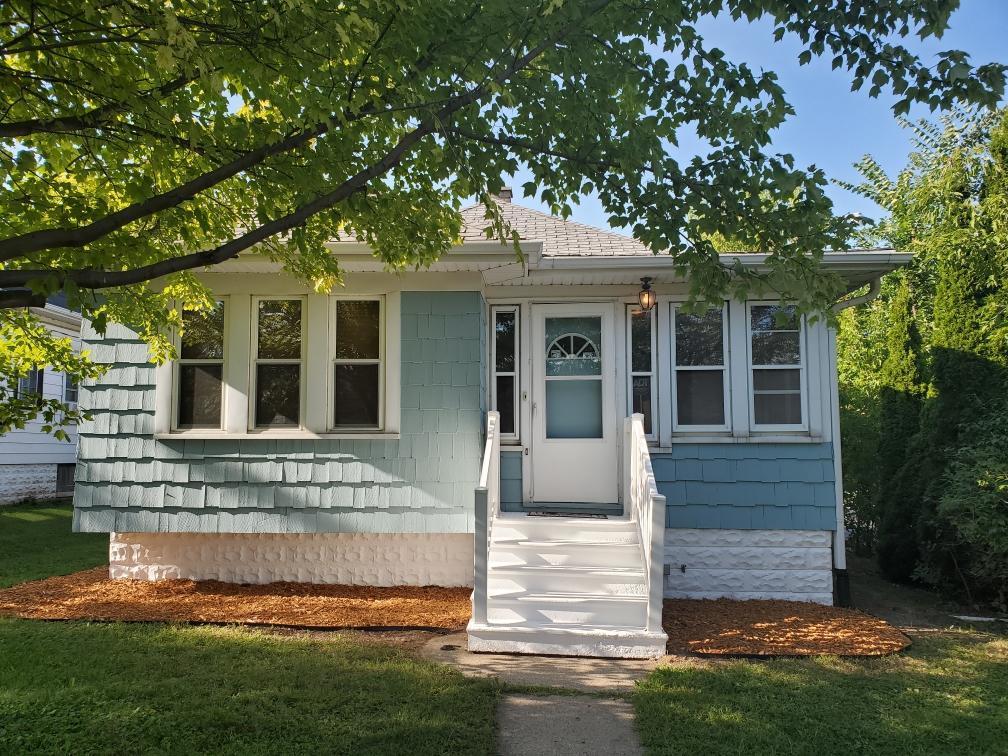 9018 Lincoln Ave - Photo 1