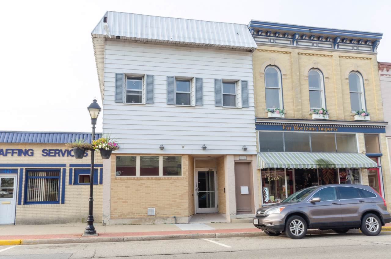 415 Main St - Photo 1