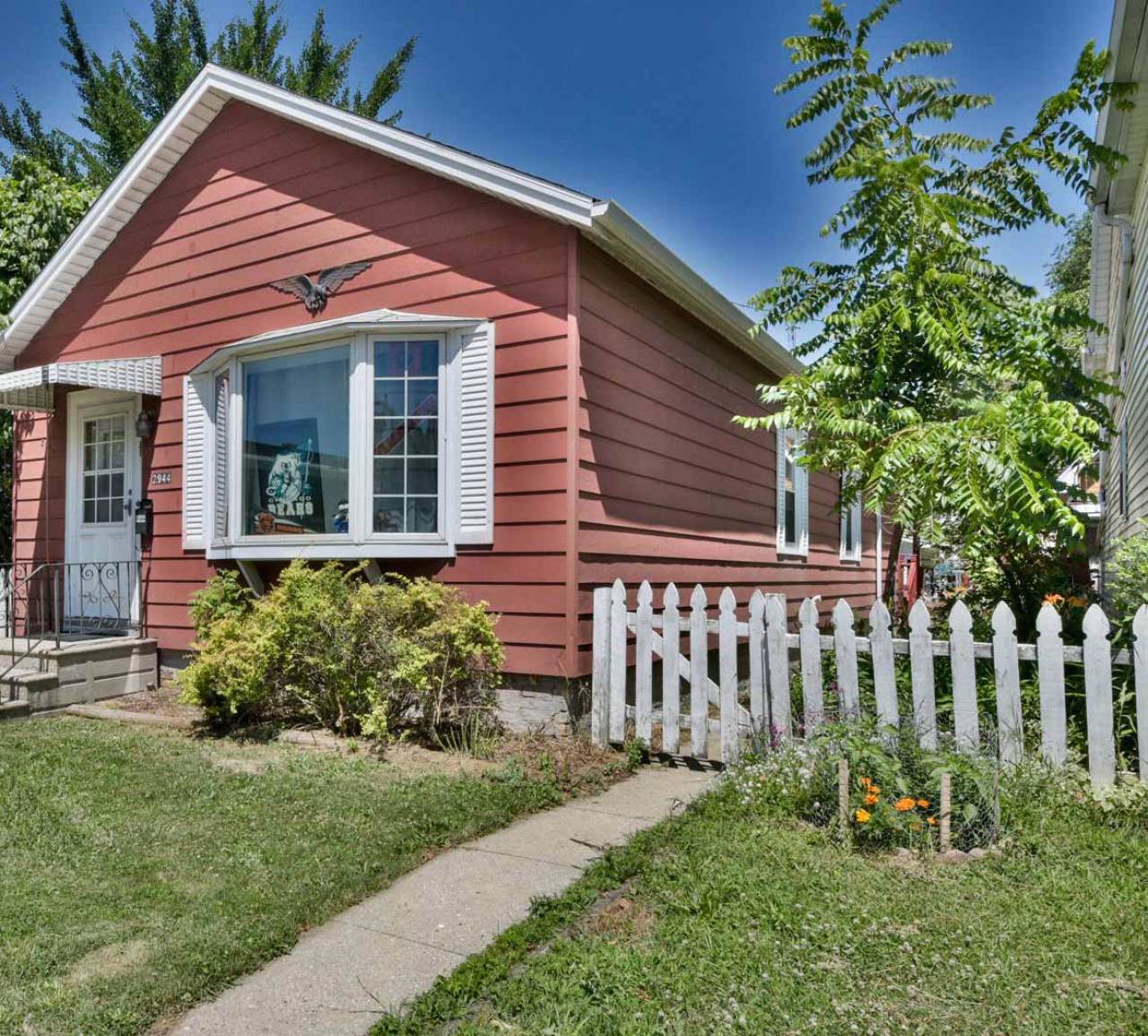 2944 Kinnickinnic Ave - Photo 1