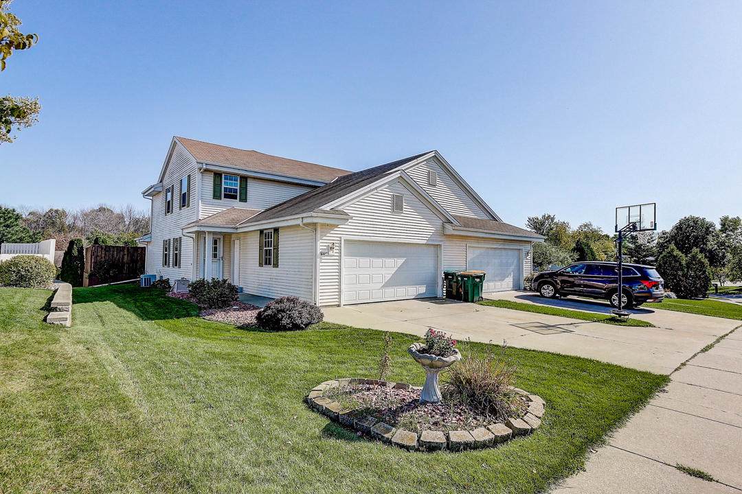 1822 Woodview Cir - Photo 1