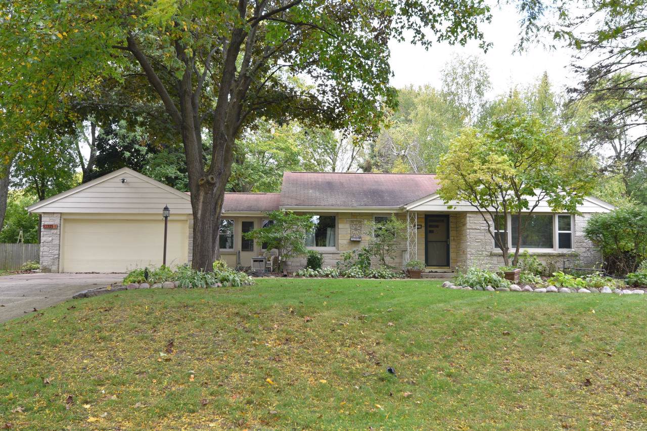 2325 117th St - Photo 1