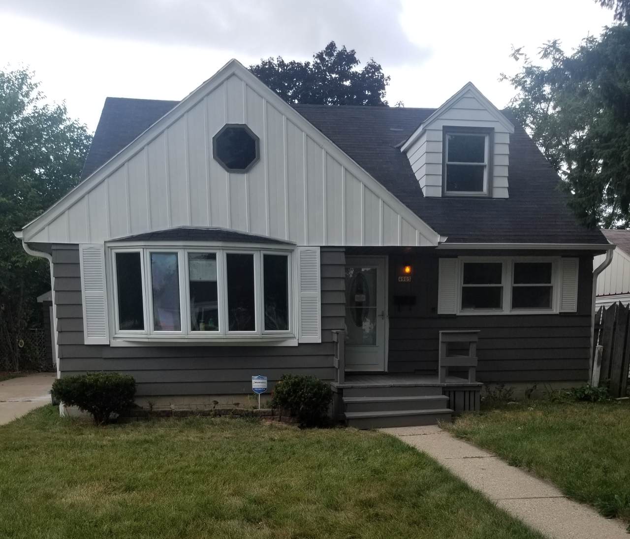 4905 62nd St - Photo 1
