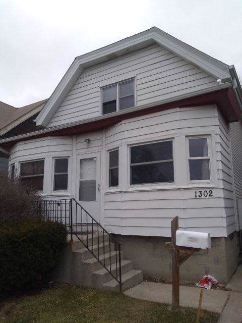 1302 46th St - Photo 1