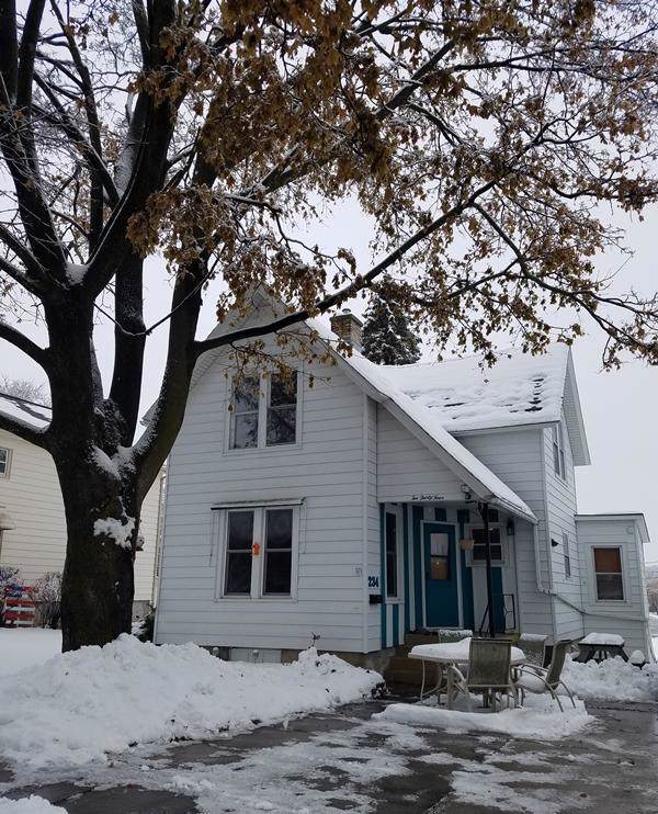 234 Edna St - Photo 1