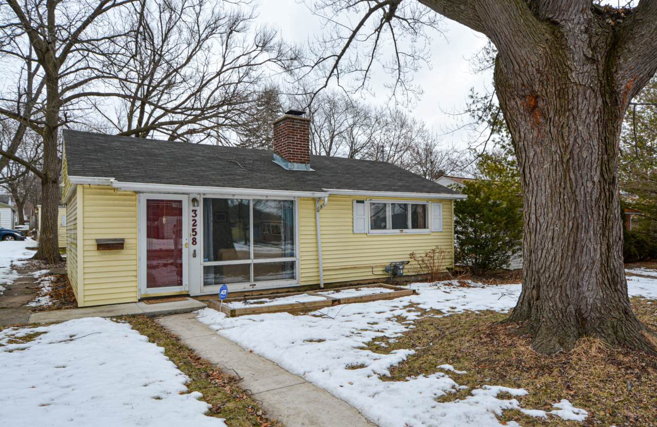 3258 84th St - Photo 1