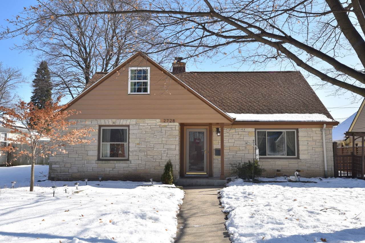 2728 90th St - Photo 1