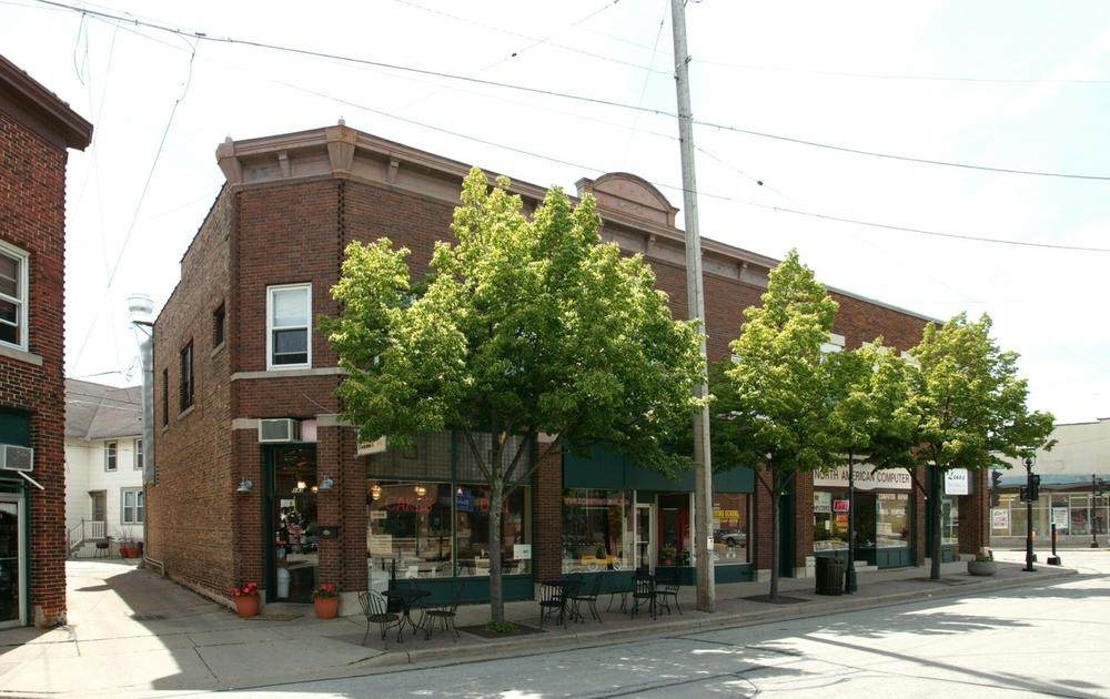 137 Broadway - Photo 1