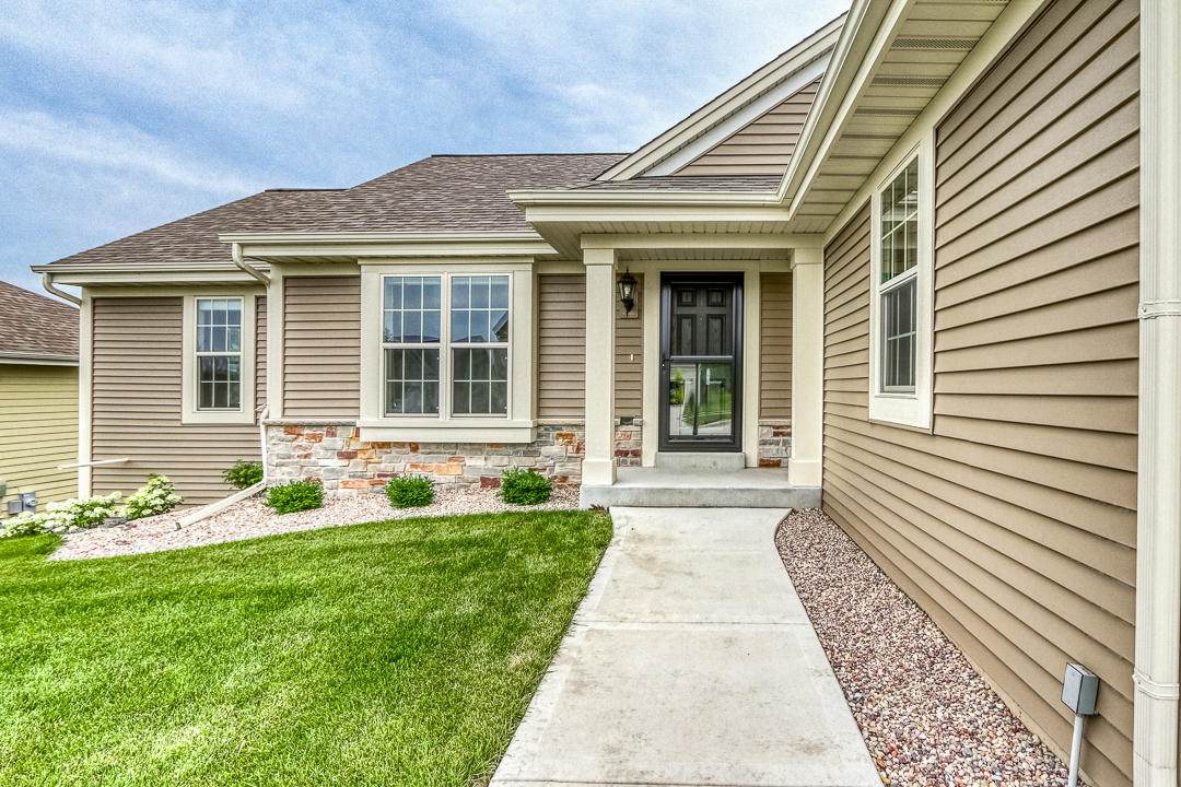 1661 Aster St - Photo 1