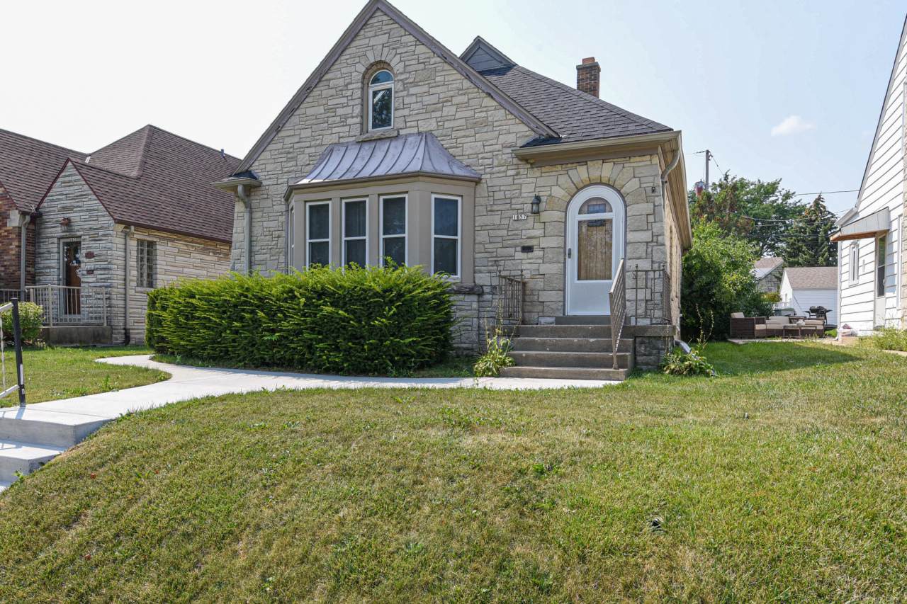 1657 53rd St - Photo 1