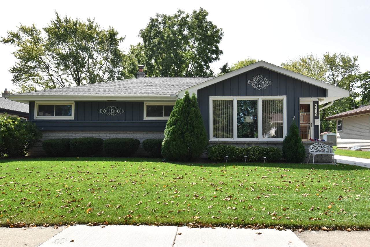 2259 Bridge St - Photo 1