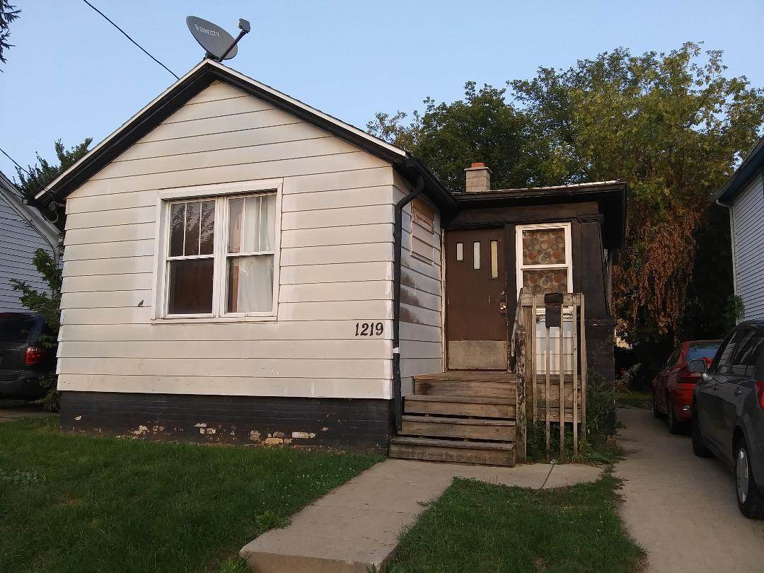 1219 Superior St - Photo 1