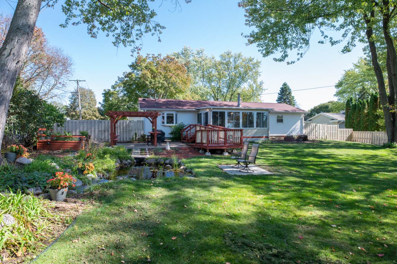 312 Maple Way S - Photo 1