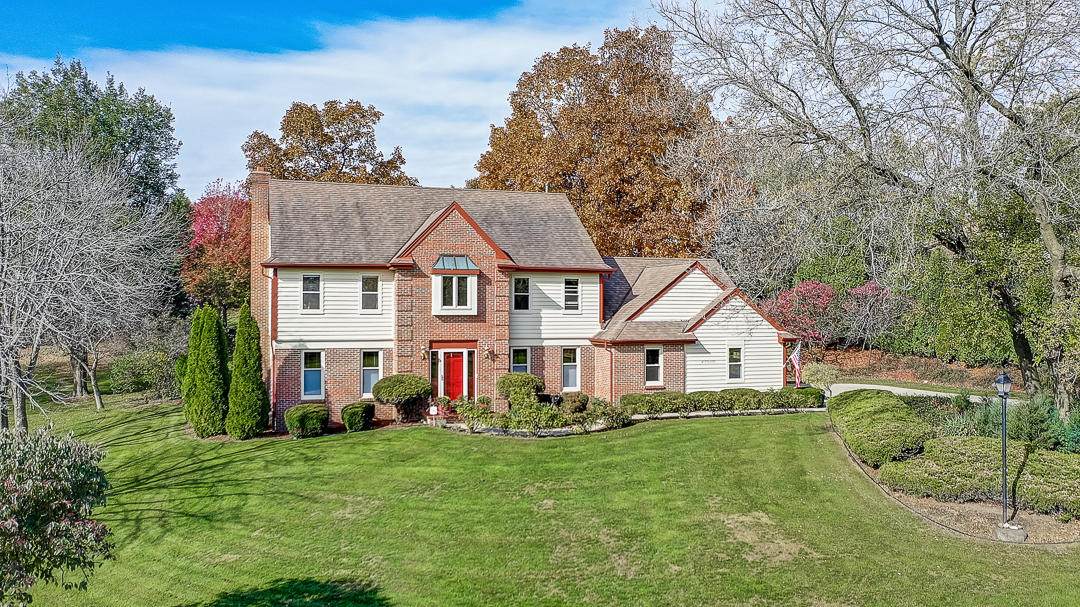 W237N3395 Five Fields Rd - Photo 1