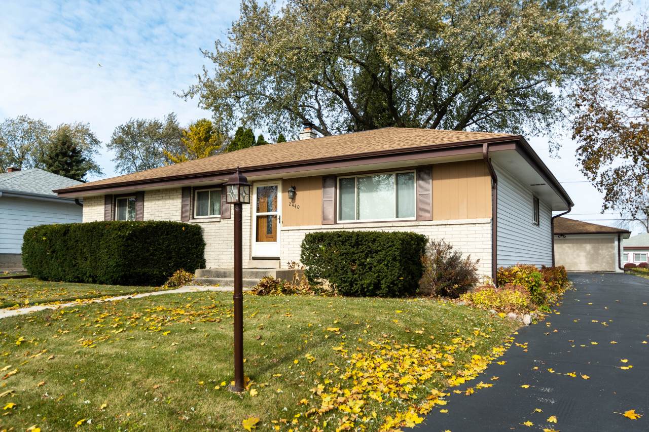 2440 Sycamore Ave - Photo 1