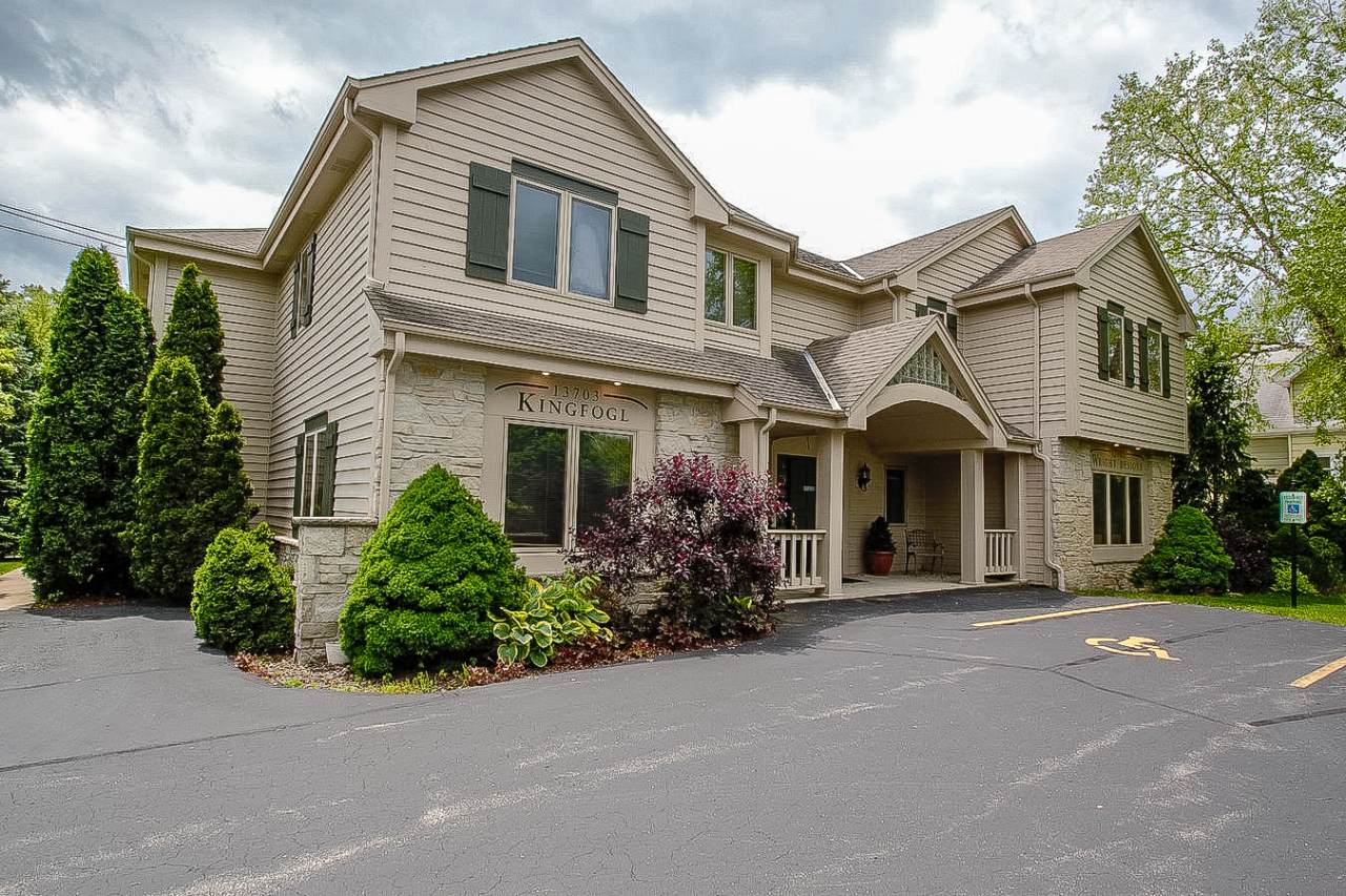 13705 Greenfield Ave - Photo 1