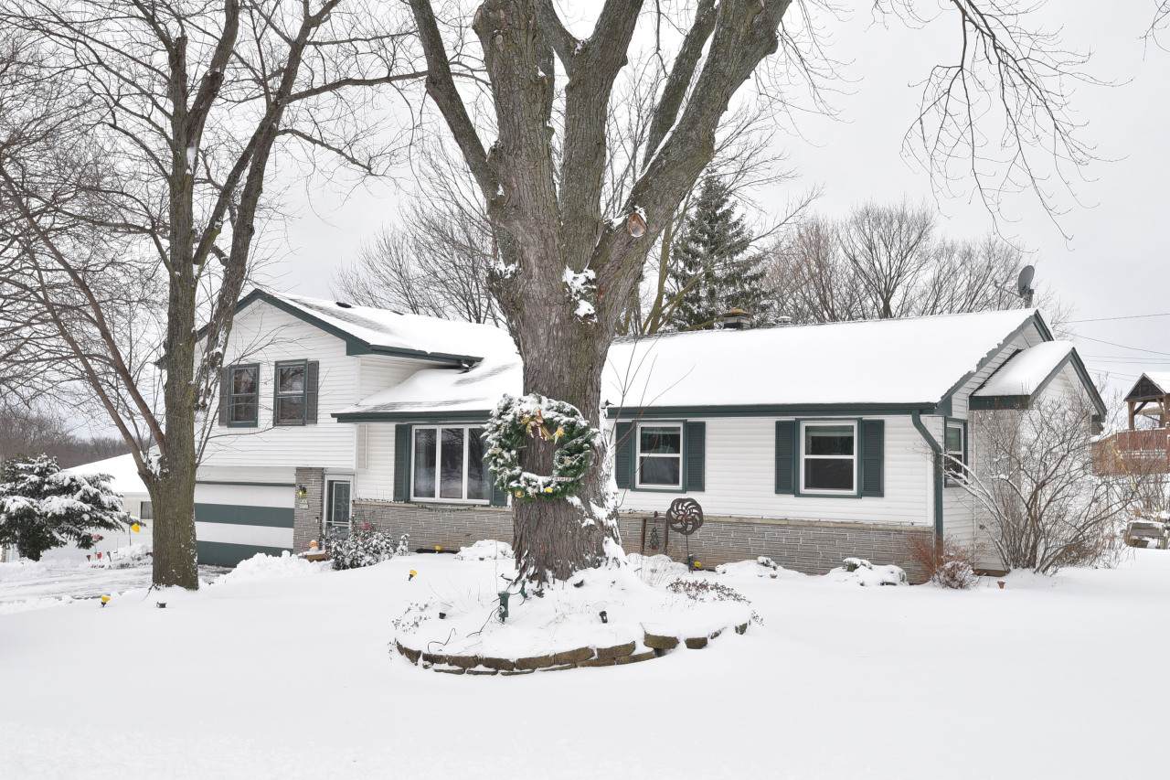 W165N9531 Lexington Dr - Photo 1