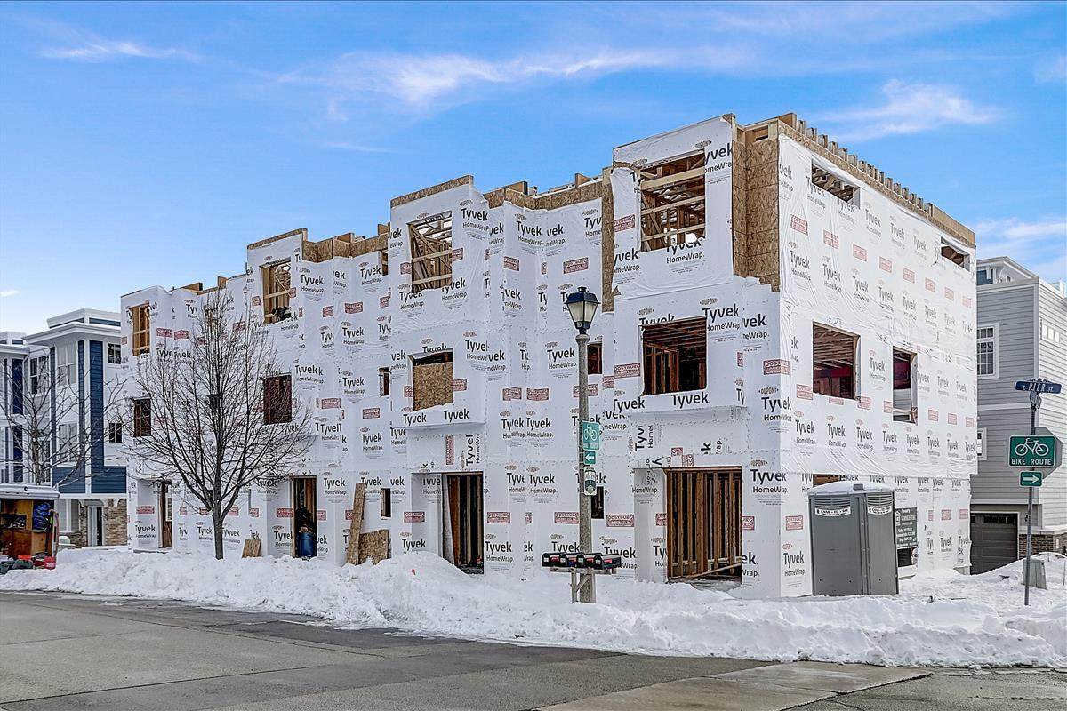 307 Pier St - Photo 1