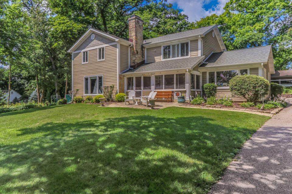 1066 Shabbona Dr - Photo 1