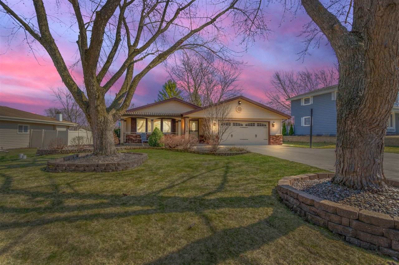 W159N11010 Legend Ave - Photo 1