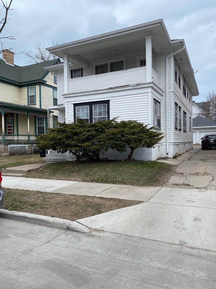 921 Grand Ave - Photo 1