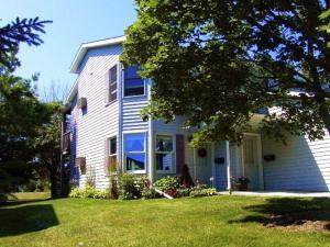 720 Woodview Ave - Photo 1