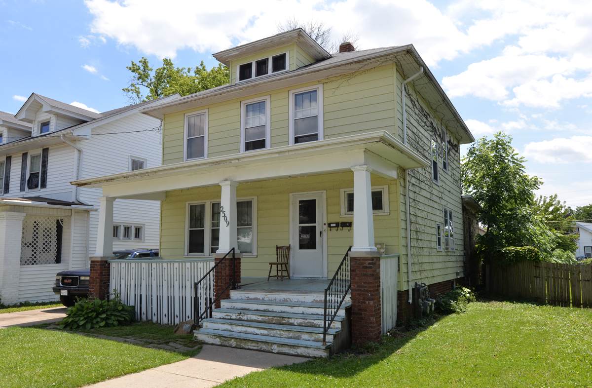 2509 Twentieth St - Photo 1