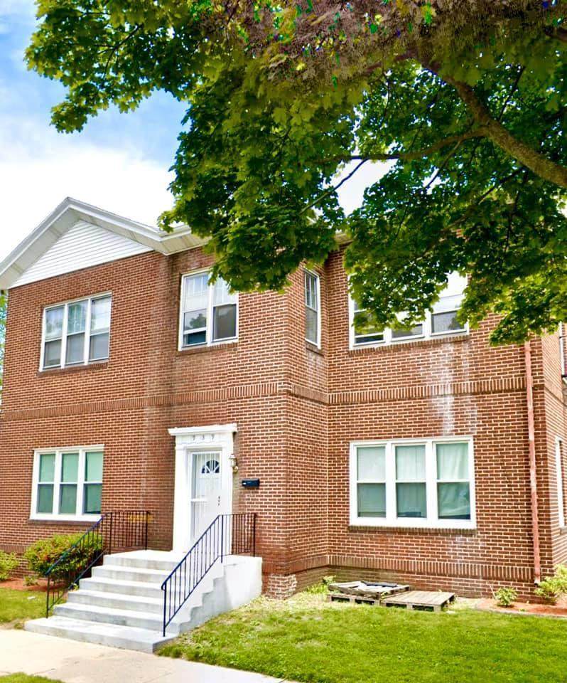 939 College Ave - Photo 1