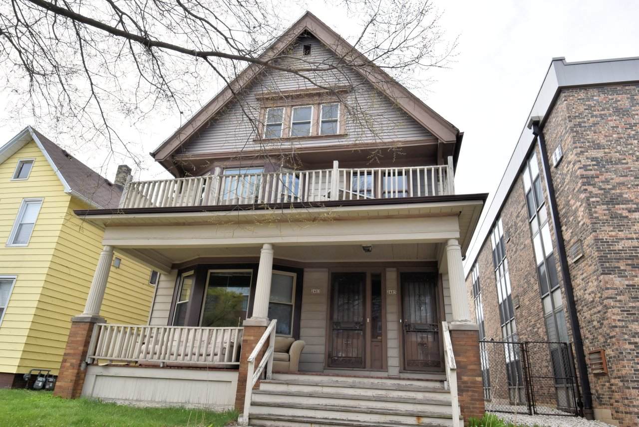 2483 Oakland Ave - Photo 1