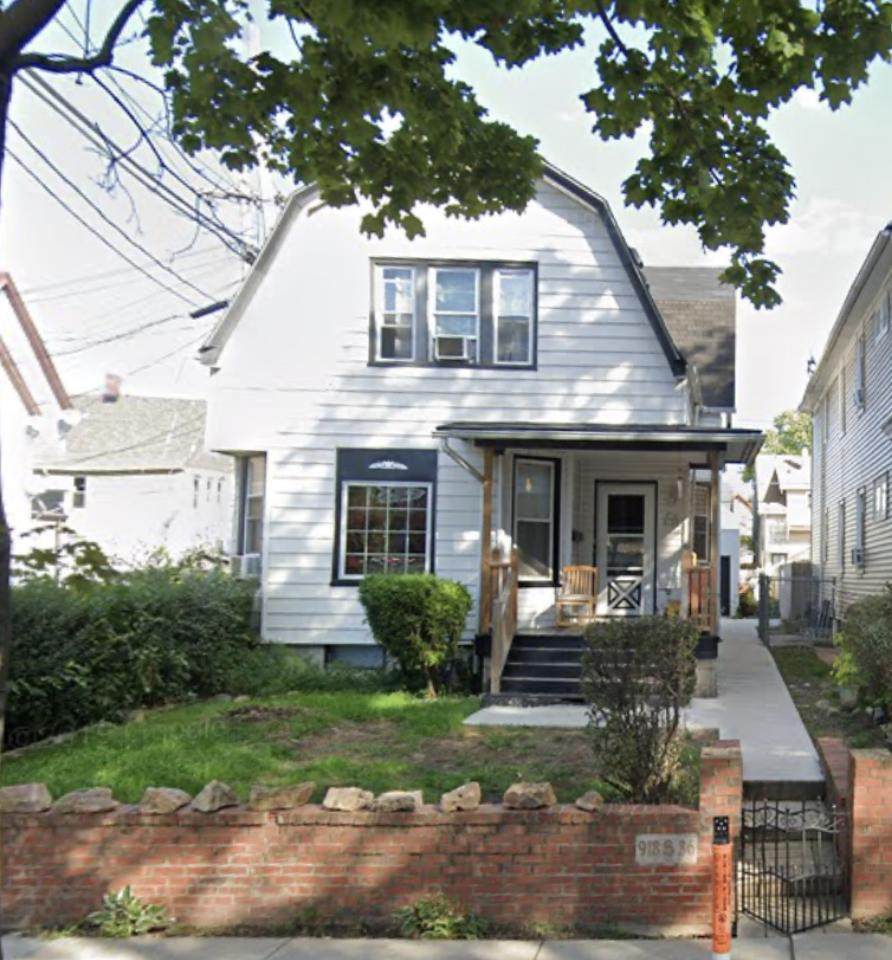 918 36th St - Photo 1
