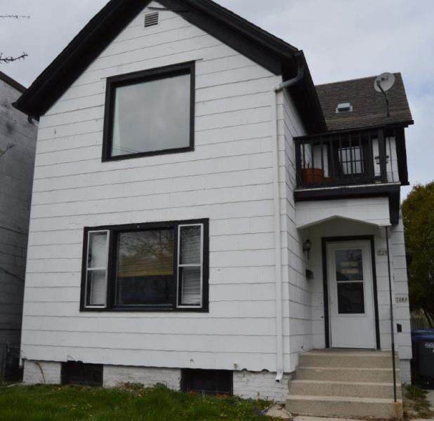 728 Superior Ave - Photo 1